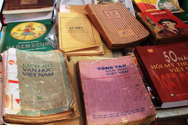 Review 2024 Nhà sách cũ lâu đời nhất hiện nay 7