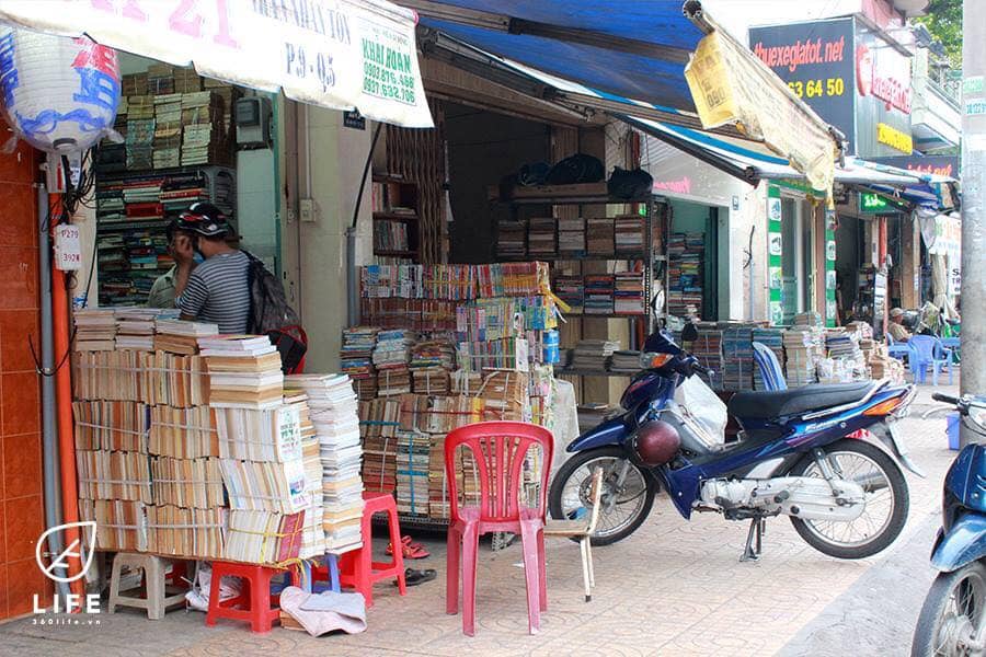 1. Đường sách cũ Trần Nhân Tôn