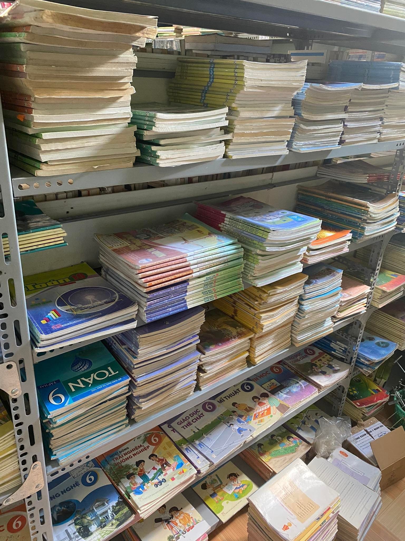 4. Hiệu Sách Cũ Số 12 Nguyễn Văn Linh