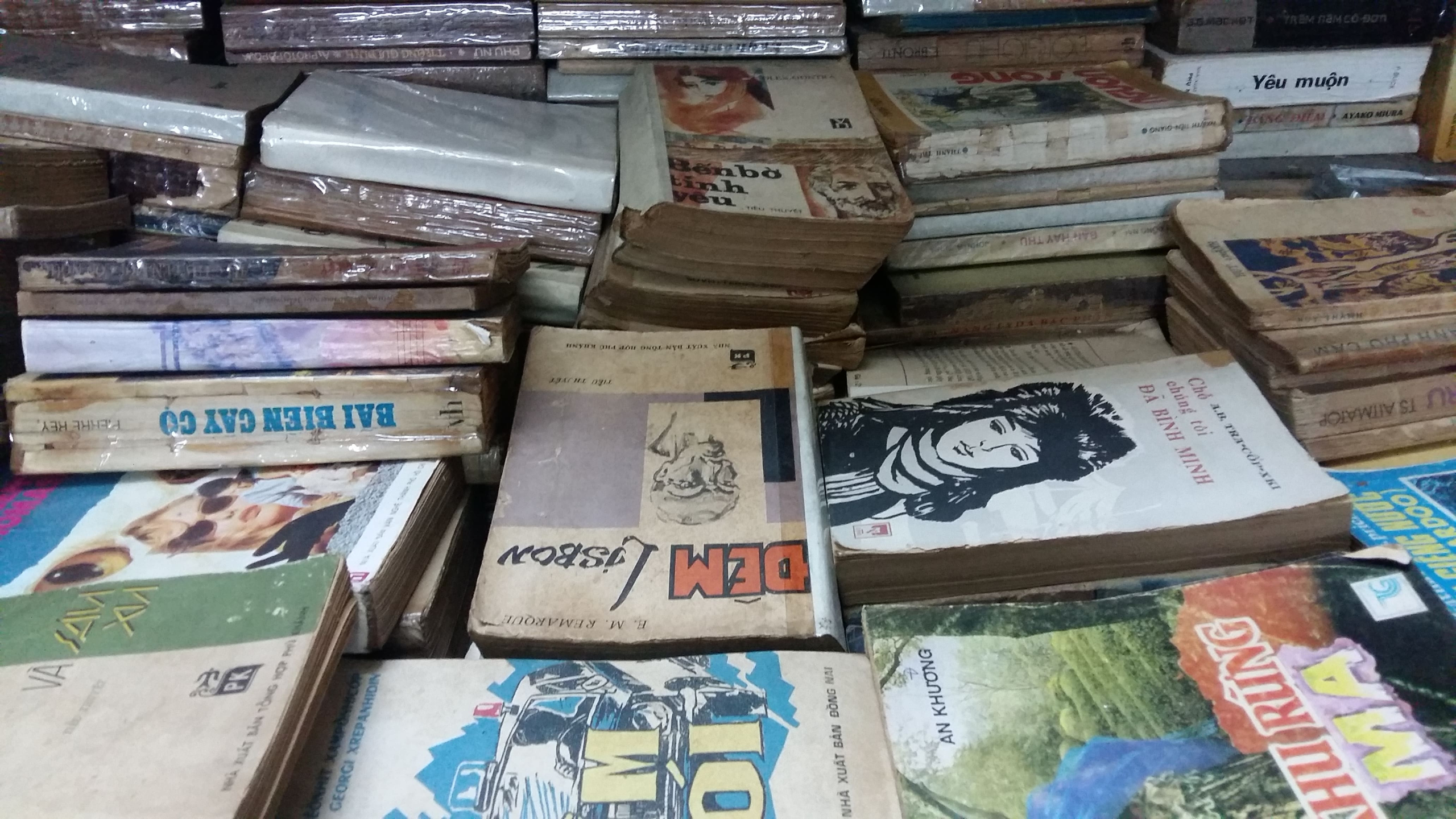 5. Nhà Sách Cũ đường 3/2