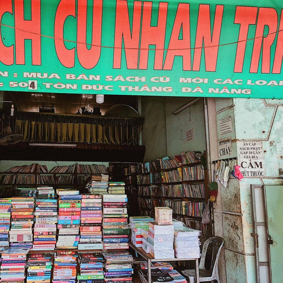 3. Nhà Sách Nhân Trí - Nơi Khai Phá Tri Thức Trong Trầm Lặng Và Sự Cổ Xưa