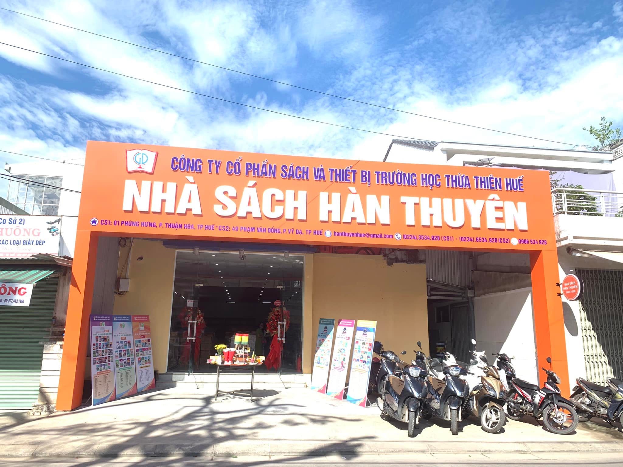 5. Nhà sách Hàn Thuyên