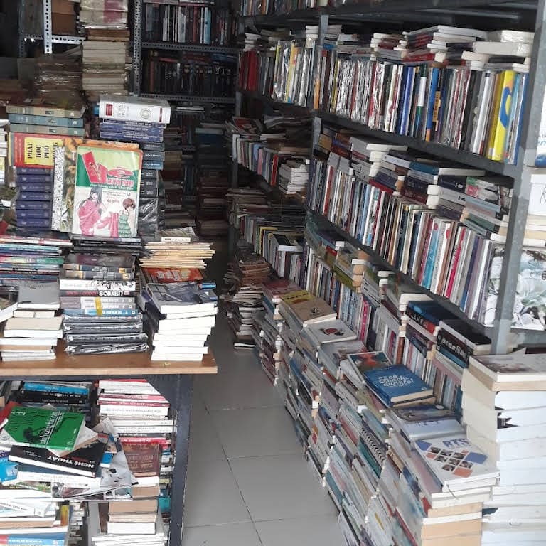 6. Nhà Sách Xuân Vinh