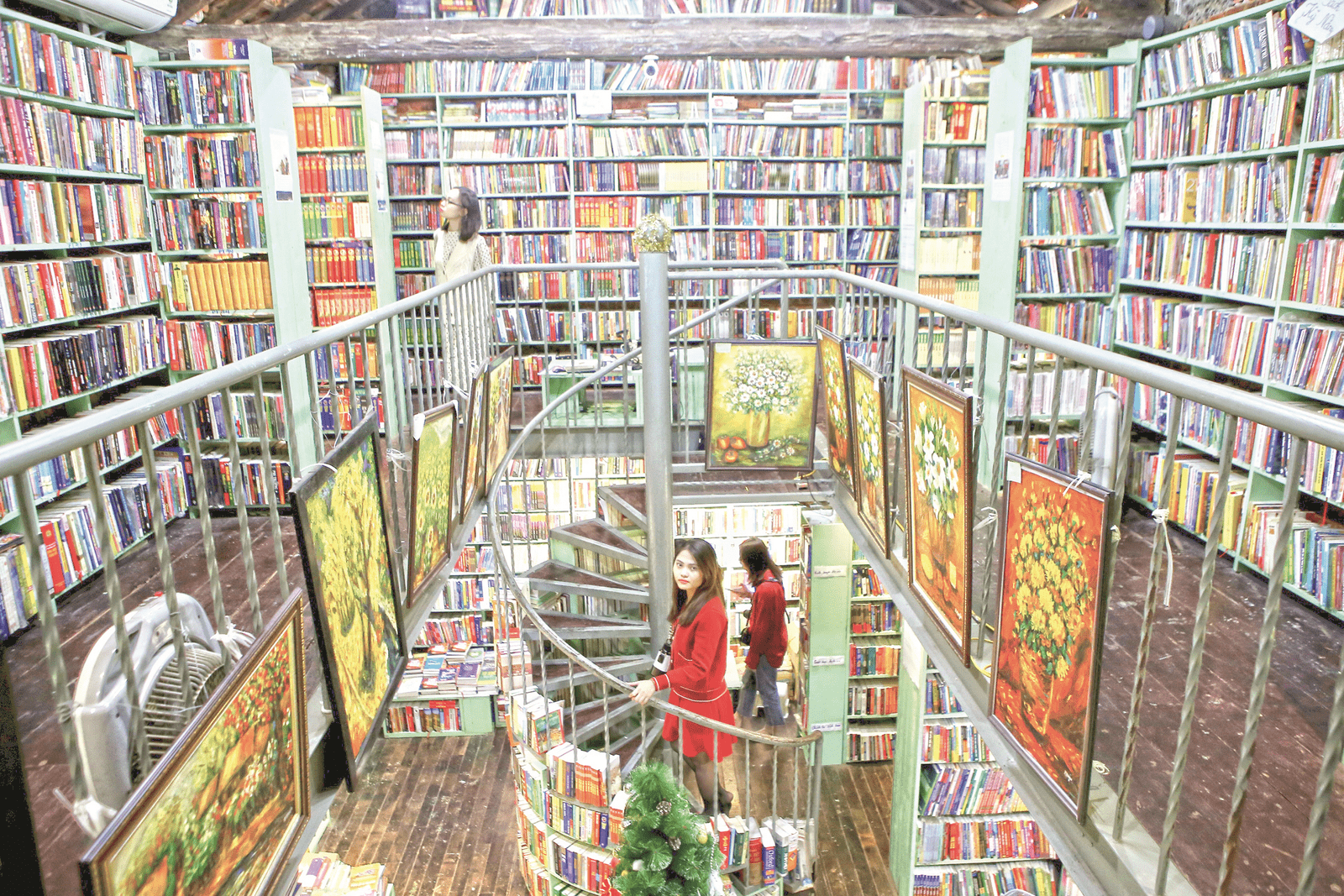 2. Phố Sách Cũ Đinh Lễ