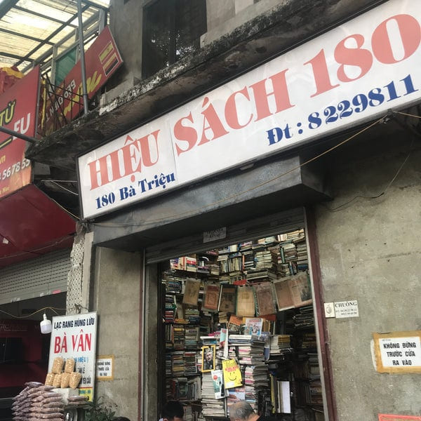 4. Nhà sách 180D Bà Triệu - Một góc yên bình giữa lòng Hai Bà Trưng
