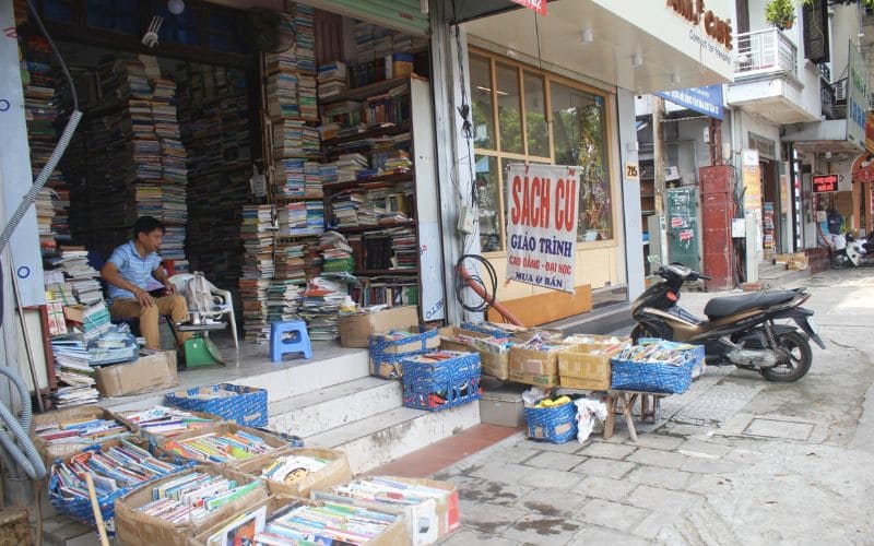 2. Cửa hàng sách cũ Xuân Thành -  474 Đường Láng 