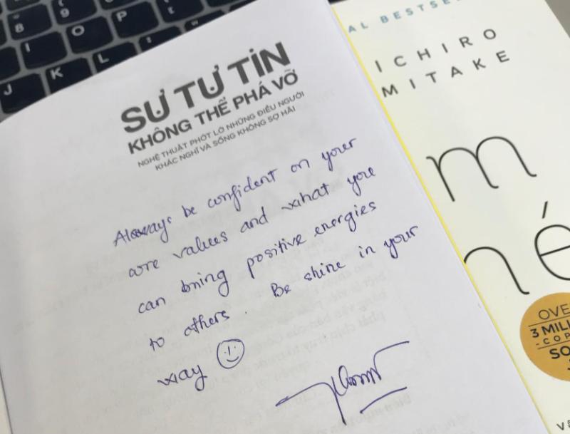 Ngôn ngữ lời chúc cần phù hợp với đối tượng được tặng sách