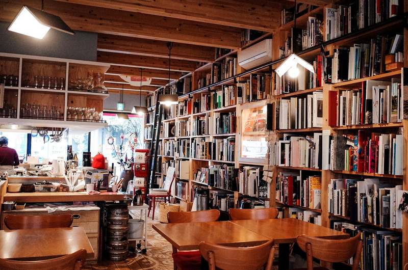 Nhà sách Xuân Vinh cung cấp sách cũ đa dạng