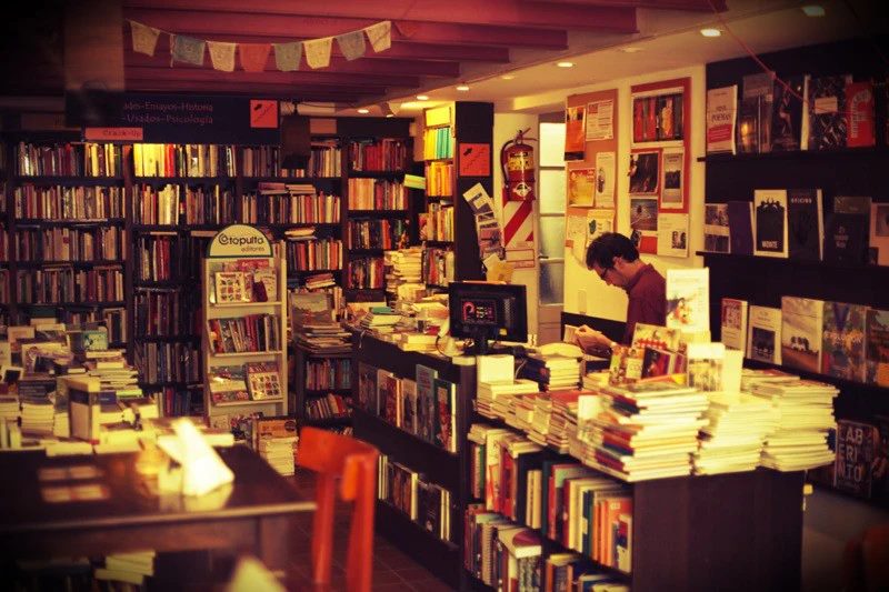 Nhà sách Cần Thơ luôn bảo quản sách cũ có chất lượng tốt