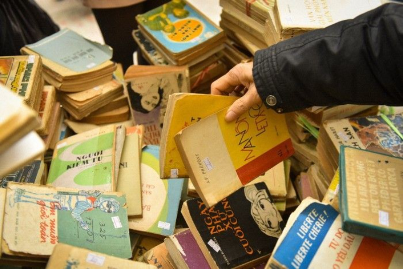 Nhà sách cũ Hồng Đào bán sách cũ với giá cực kỳ phải chăng