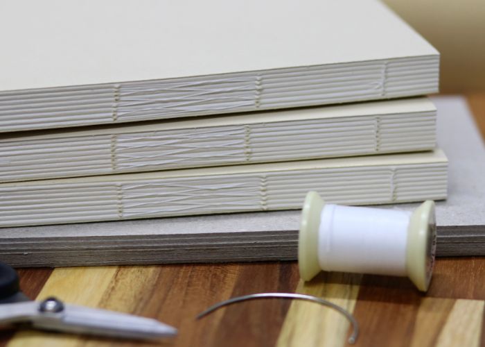 cach-phuc-hoi-trang-sach-bi-roi-va-gay-sach-bi-hu