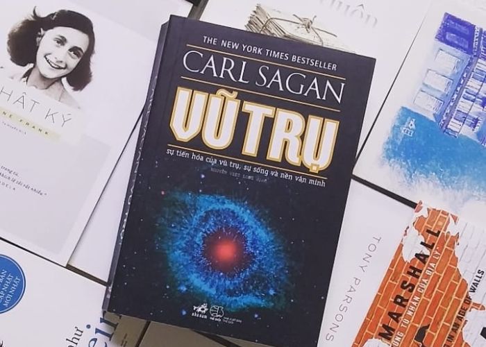 nhung-cuon-sach-hay-ve-vu-tru